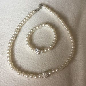 Full pearl necklace with bracelet